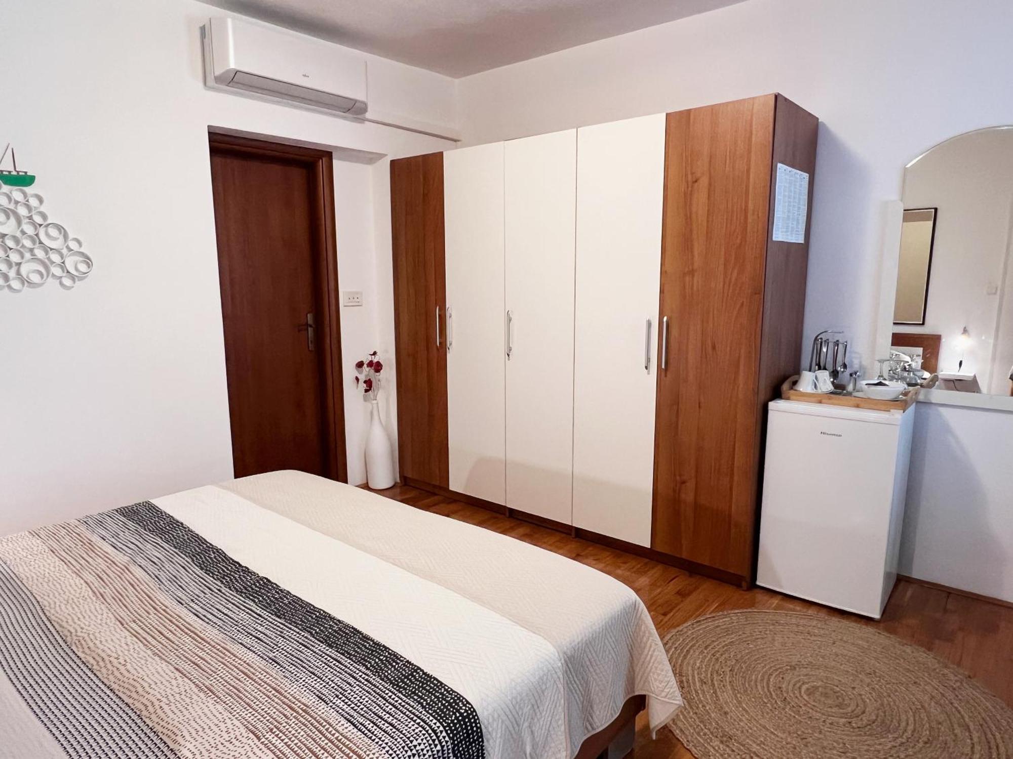 Room Tai - Spacious And Comfy With Private Terrace Hvar Town Exterior foto